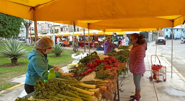 Mercado de 'La chacra a la Olla'. Mercado de 'La chacra a la Olla'.