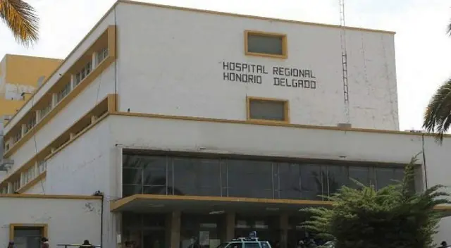 Paciente de COVID-19 fallece tras lanzarse del segundo piso de hospital. Foto referencial. Paciente de COVID-19 fallece tras lanzarse del segundo piso de hospital. Foto referencial.