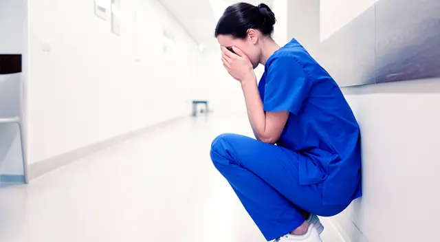 Toma nota: La carga psicológica es para todos: pacientes, familiares y todos los que forman parte del personal médico. Toma nota: La carga psicológica es para todos: pacientes, familiares y todos los que forman parte del personal médico.