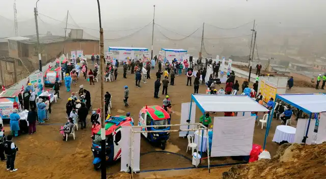 El 70 % de la población del distrito de Independencia se encuentra en las zonas periféricas del distrito, con altos índices de extrema pobreza. El 70 % de la población del distrito de Independencia se encuentra en las zonas periféricas del distrito, con altos índices de extrema pobreza.