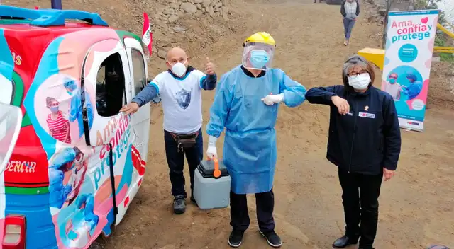 Mototaxistas del distrito ayudaron al traslado del personal de salud y medicinas para vacunar a los más vulnerables. Mototaxistas del distrito ayudaron al traslado del personal de salud y medicinas para vacunar a los más vulnerables.