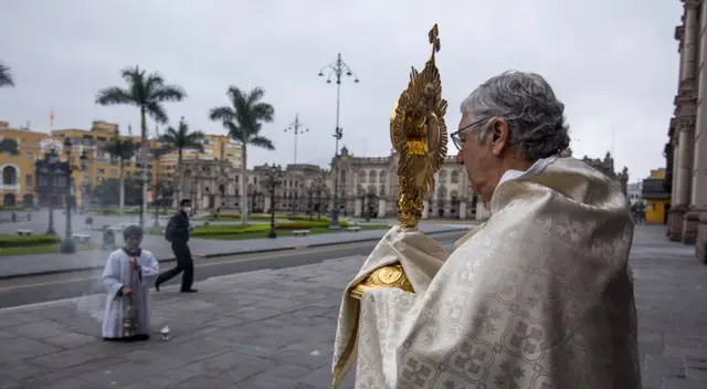 Al ser un día especial, en la Misa y Te Deum por 28 de julio, participan el arzobispo de LimaAl ser un día especial, en la misa y Te Deum por 28 de julio, participan el arzobispo de Lima Carlos Castillo y otras autoridades religiosas. Al ser un día especial, en la Misa y Te Deum por 28 de julio, participan el arzobispo de LimaAl ser un día especial, en la misa y Te Deum por 28 de julio, participan el arzobispo de Lima Carlos Castillo y otras autoridades religiosas.