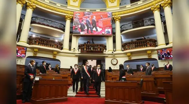 Martín Vizcarra ingresa al Congreso de la República para dar inicio al mensaje por Fiestas Patrias. Martín Vizcarra ingresa al Congreso de la República para dar inicio al mensaje por Fiestas Patrias.