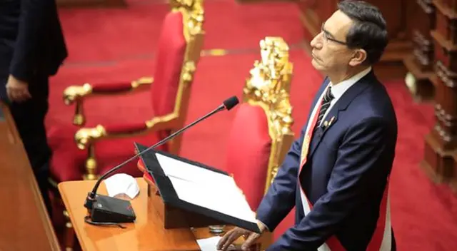 Martin Vizcarra utiliza listón negro Martin Vizcarra utiliza listón negro