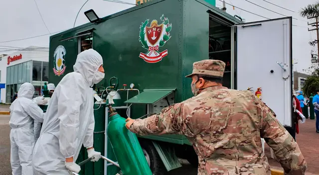 Militares donan oxígeno a vecinos de San Miguel. Militares donan oxígeno a vecinos de San Miguel.
