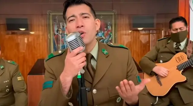 Carabineros de Chile saludan al Perú.