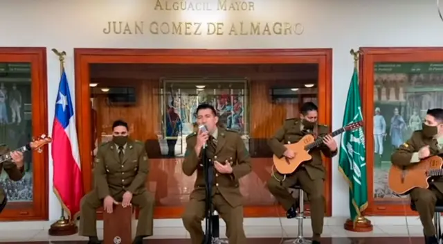 Carabineros de Chile saludan al Perú.
