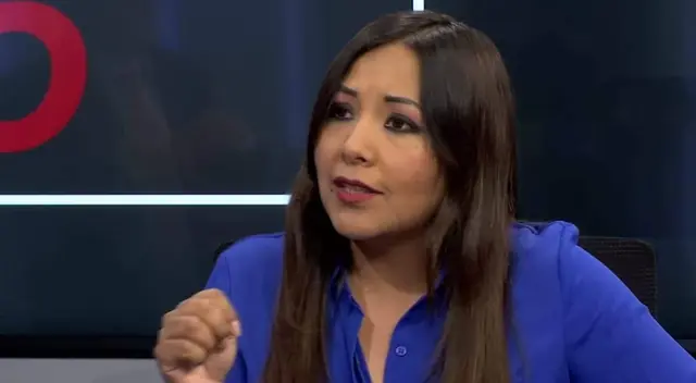 Congresista Cecilia García presentó cartel en medio de mensaje presidencial.