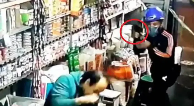 Los delincuentes fueron trasladados a la comisaría del sector. Los delincuentes fueron trasladados a la comisaría del sector.