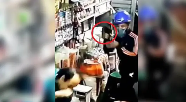 Los delincuentes fueron trasladados a la comisaría del sector. Los delincuentes fueron trasladados a la comisaría del sector.