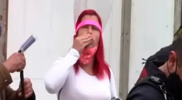 Familiar de delincuente se burla de deudos. Familiar de delincuente se burla de deudos.