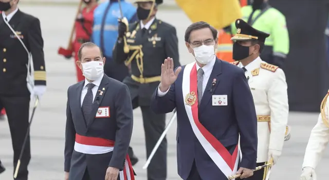El mandatario también condecoró a los pabellones de las diversas instituciones que están en primera línea en la lucha contra el COVID-19. (Foto: Jorge Cerdan/GLR). El mandatario también condecoró a los pabellones de las diversas instituciones que están en primera línea en la lucha contra el COVID-19. (Foto: Jorge Cerdan/GLR).