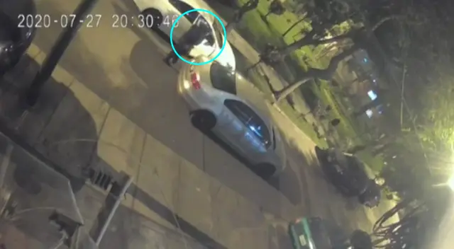 Delincuentes roban a empresaria en Surco.