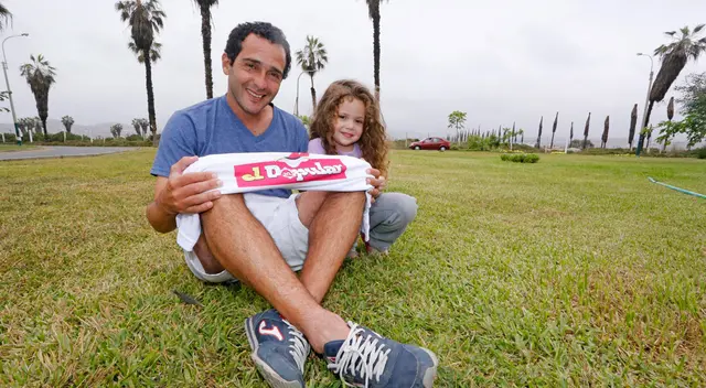 Su hinchaje por la franja lo lleva a olvidarse un poco de los títulos obtenidos con la blanquiazul para llenarse de emoción cada vez que recuerda el ascenso con el cuadro de la comuna a Primera en 2014. Su hinchaje por la franja lo lleva a olvidarse un poco de los títulos obtenidos con la blanquiazul para llenarse de emoción cada vez que recuerda el ascenso con el cuadro de la comuna a Primera en 2014.