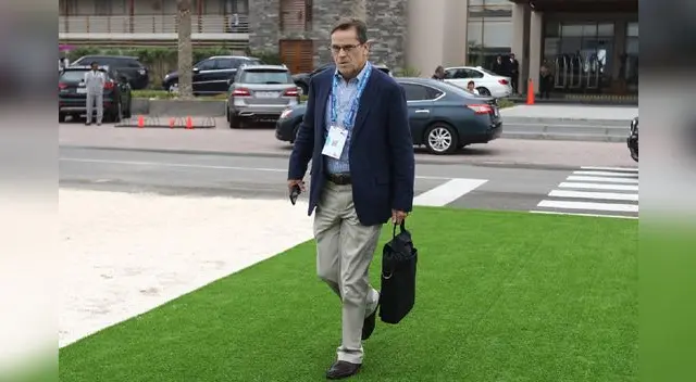 Neahaus considera que sería conveniente llegar acuerdos entre gobiernos, laboratorios y universidades. Neahaus considera que sería conveniente llegar acuerdos entre gobiernos, laboratorios y universidades.