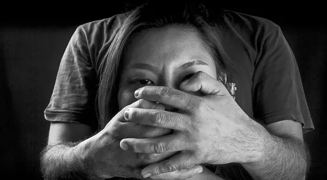 Si deseas denunciar, puedes acercarte a la DIRCTPTIM en la sede de la Dirincri ubicada en la avenida España 323, en el Cercado de Lima, a interponer la denuncia correspondiente o puedes llamar a la línea 1818 del Ministerio del Interior. Si deseas denunciar, puedes acercarte a la DIRCTPTIM en la sede de la Dirincri ubicada en la avenida España 323, en el Cercado de Lima, a interponer la denuncia correspondiente o puedes llamar a la línea 1818 del Ministerio del Interior.