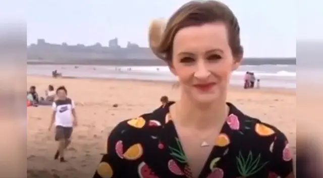 Reportera estaba en vivo cuando un simpático niño se puso a bailar Reportera estaba en vivo cuando un simpático niño se puso a bailar