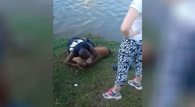 Joven llora desconsoladamente al ver que su perro se había ahogado Joven llora desconsoladamente al ver que su perro se había ahogado