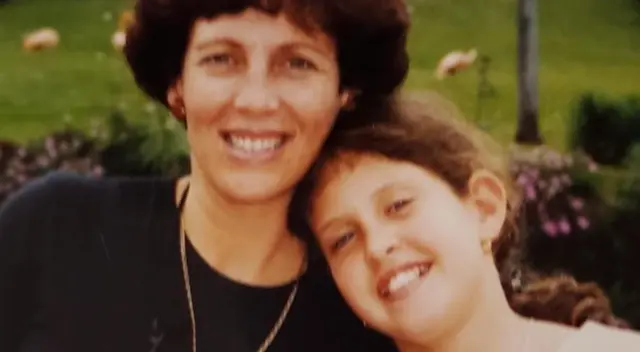 Emilia Drago manifestó que su madre ya se encuentra bien de salud tras tener síntomas leves, y pidió a sus seguidores “apachurrar” a sus progenitores. Emilia Drago manifestó que su madre ya se encuentra bien de salud tras tener síntomas leves, y pidió a sus seguidores “apachurrar” a sus progenitores.