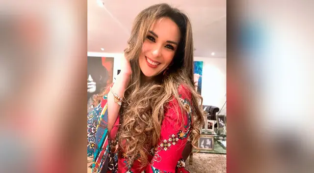 La conductora Silvia Cornejo no se pronunció ante el bochornoso momento y se mostró tranquila.