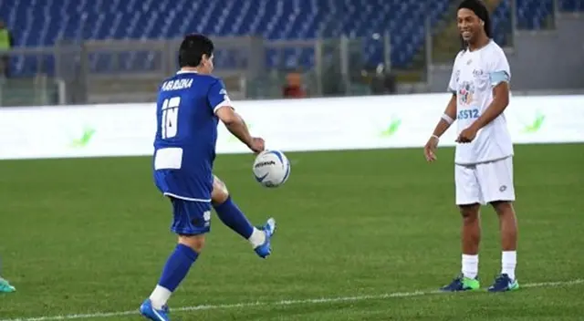 Diego Maradona quiere a Ronaldinho en Gimnasia.