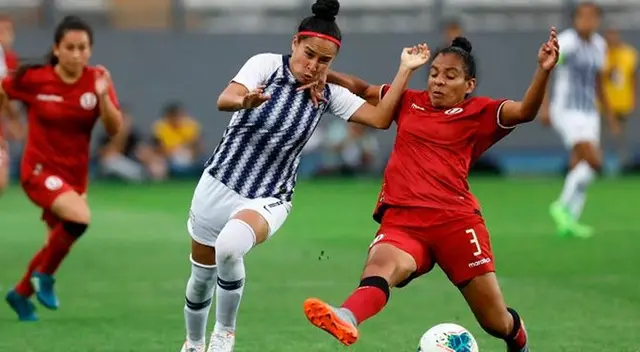 Sandy Dorador dice que viendo a sus hermanos decidió darle a la pelota. Sandy Dorador dice que viendo a sus hermanos decidió darle a la pelota.