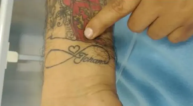 Toño Centella se borró tatuaje del nombre de su esposa tras acusarla de infidelidad Toño Centella se borró tatuaje del nombre de su esposa tras acusarla de infidelidad