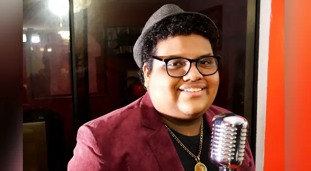 Joven cantante destaca en orquesta del Callao.