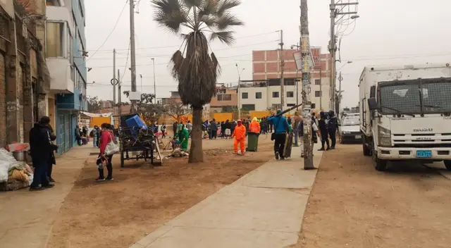 Desalojan a más de 120 ambulantes en SJM.