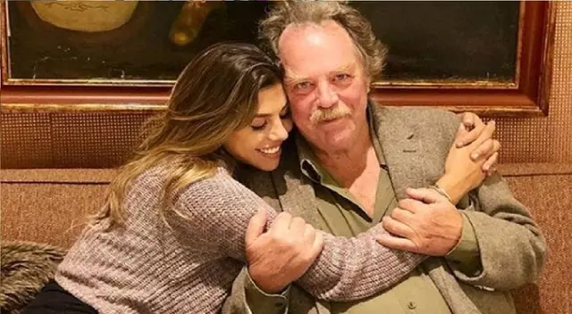 Alondra García Miró lamentó no estar presencialmente junto a su padre.