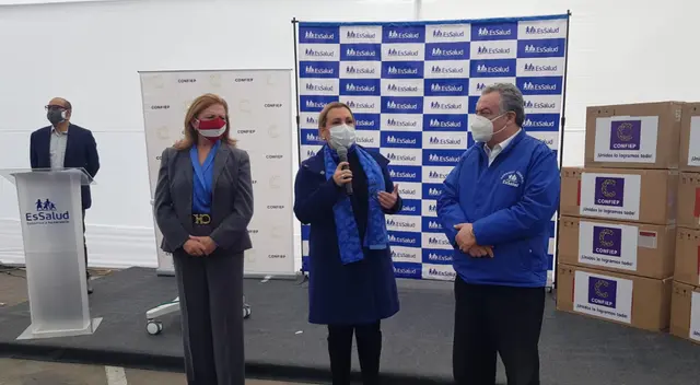 Fiorella Molinelli presenta donaciones de la Confiep. Fiorella Molinelli presenta donaciones de la Confiep.