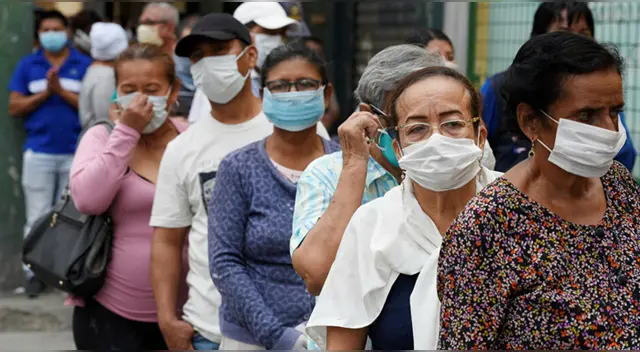 "El protector debe guardarse en un lugar libre de gérmenes. No en el codo, cuello, muñeca o mesa", asegurán médicos españoles.