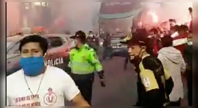 Hinchas de Universitario de Deportes hacen disturbios en el Estadio Nacional