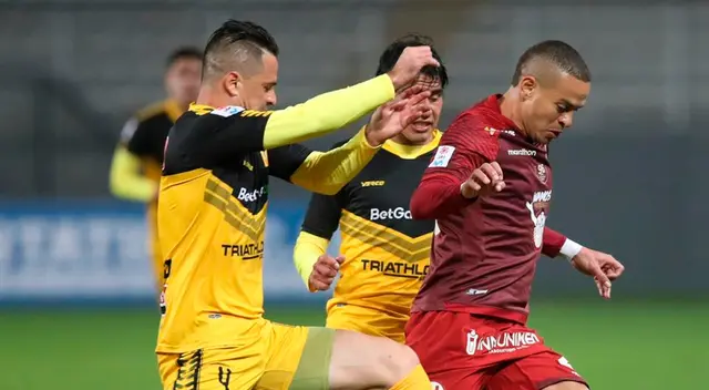 Primer tiempo empatado entre cremas y chalacos.