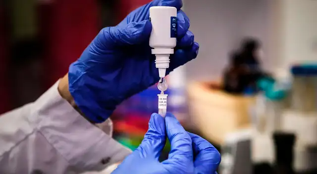 La producción de la vacuna de Oxford está a cargo de Serum Institute.