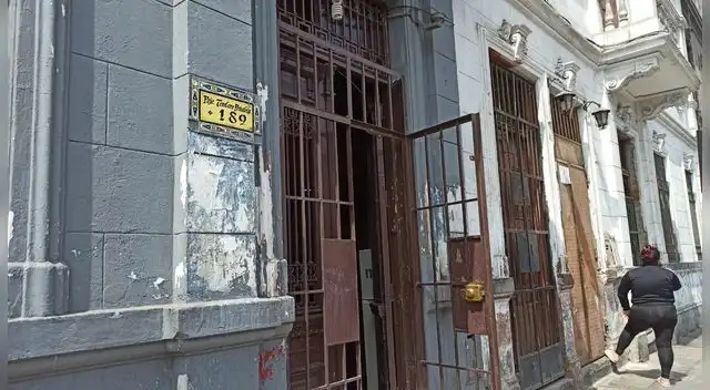 Hallan sin vida a una mujer con signos de sobredosis