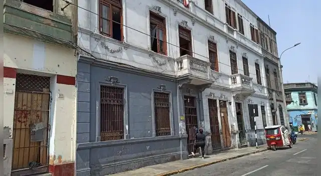 Hallan sin vida a una mujer con signos de sobredosis