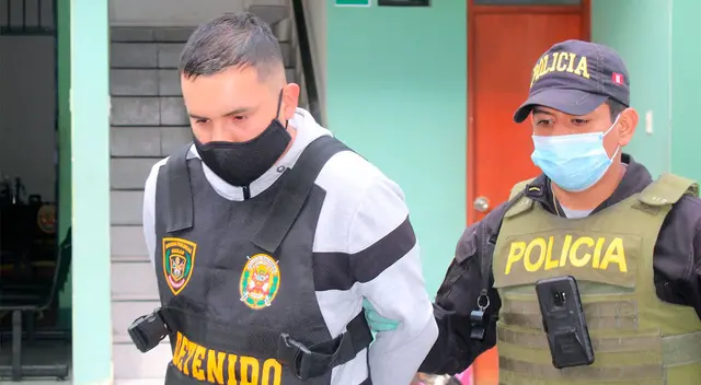 Tenían uniforme policial cuando inspeccionaron el auto que se trasladaban. Tenían uniforme policial cuando inspeccionaron el auto que se trasladaban.