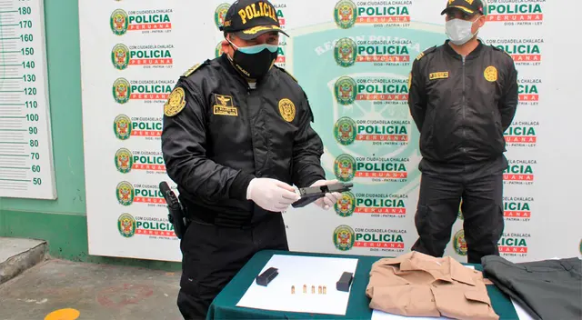 Tenían uniforme policial cuando inspeccionaron el auto que se trasladaban. Tenían uniforme policial cuando inspeccionaron el auto que se trasladaban.