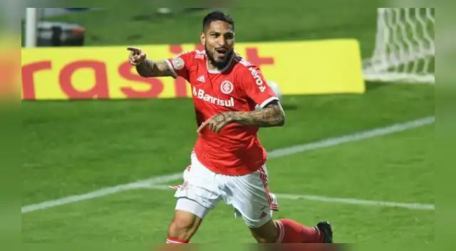 Paolo Guerrero anota su gol en la primera fecha del Brasileirao