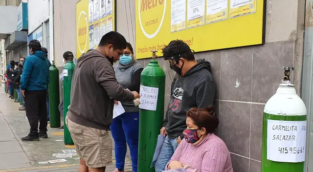 Las personas vienen haciendo cola desde la mañana. (Foto: Johan Klug/URPI-GLR). Las personas vienen haciendo cola desde la mañana. (Foto: Johan Klug/URPI-GLR).