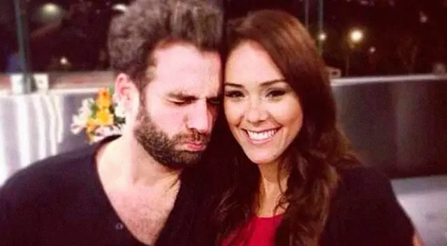 Rodrigo González criticó el polo que usó Karen Schwarz a su retorno a la televisión, el cual decía: “ven y critícame”, y recordó la demanda que le interpuso.