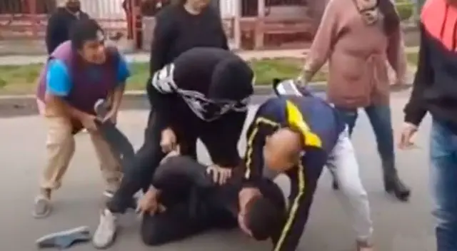 Ladrón intenta robar con un arma de juguete y termina siendo linchado