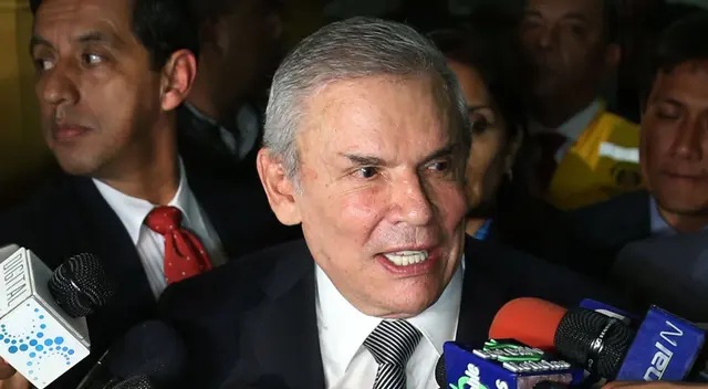 Exalcalde Luis Castañeda fue internado en el hospital Rebagliati.