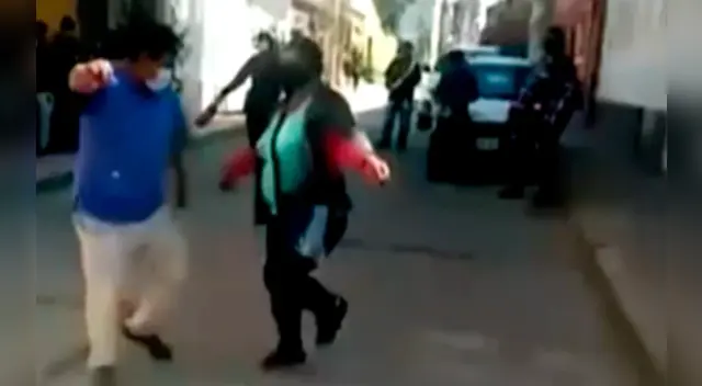 La singular escena no ha tardado en volverse viral en las redes sociales.