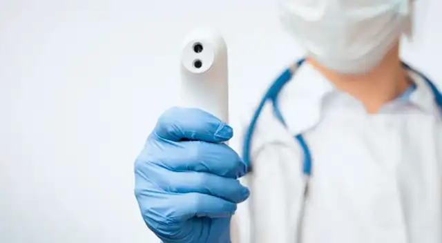 Mujer y su graciosa frase cuando le toman la temperatura se hace viral Mujer y su graciosa frase cuando le toman la temperatura se hace viral