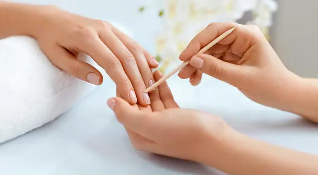 Aprende cómo tener uñas largas y fuertes.