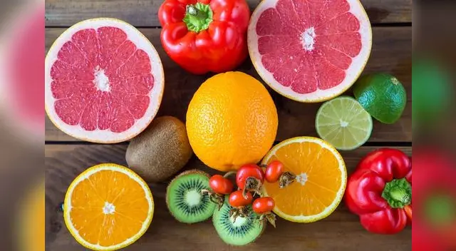 Los alimentos con vitamina C ayudan a tus defensas.