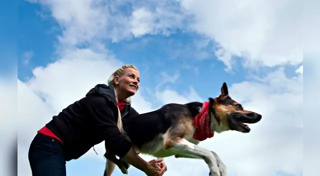 Line Fatland Froystad es entrenadora de perros en Noruega.