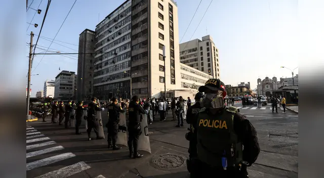 Fiscalía pide 6 años de prisión para dos policías acusados de exigir coima de 100 dólares a extranjera. Foto referencial. Fiscalía pide 6 años de prisión para dos policías acusados de exigir coima de 100 dólares a extranjera. Foto referencial.